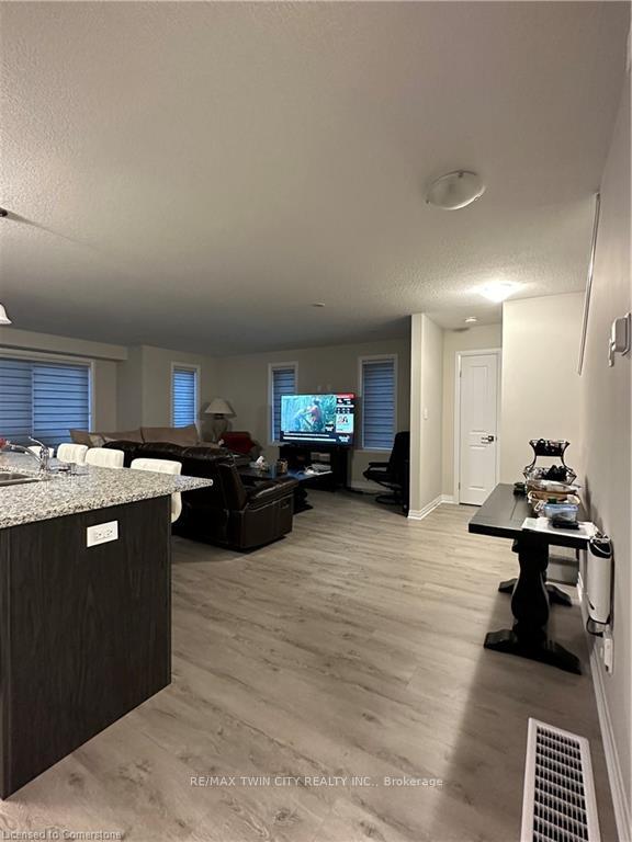 Photo 10 of 15 Valencia Avenue, Kitchener — HOMEH