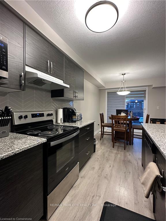 Photo 14 of 15 Valencia Avenue, Kitchener — HOMEH