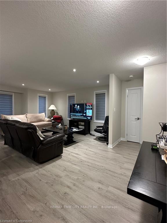 Photo 16 of 15 Valencia Avenue, Kitchener — HOMEH