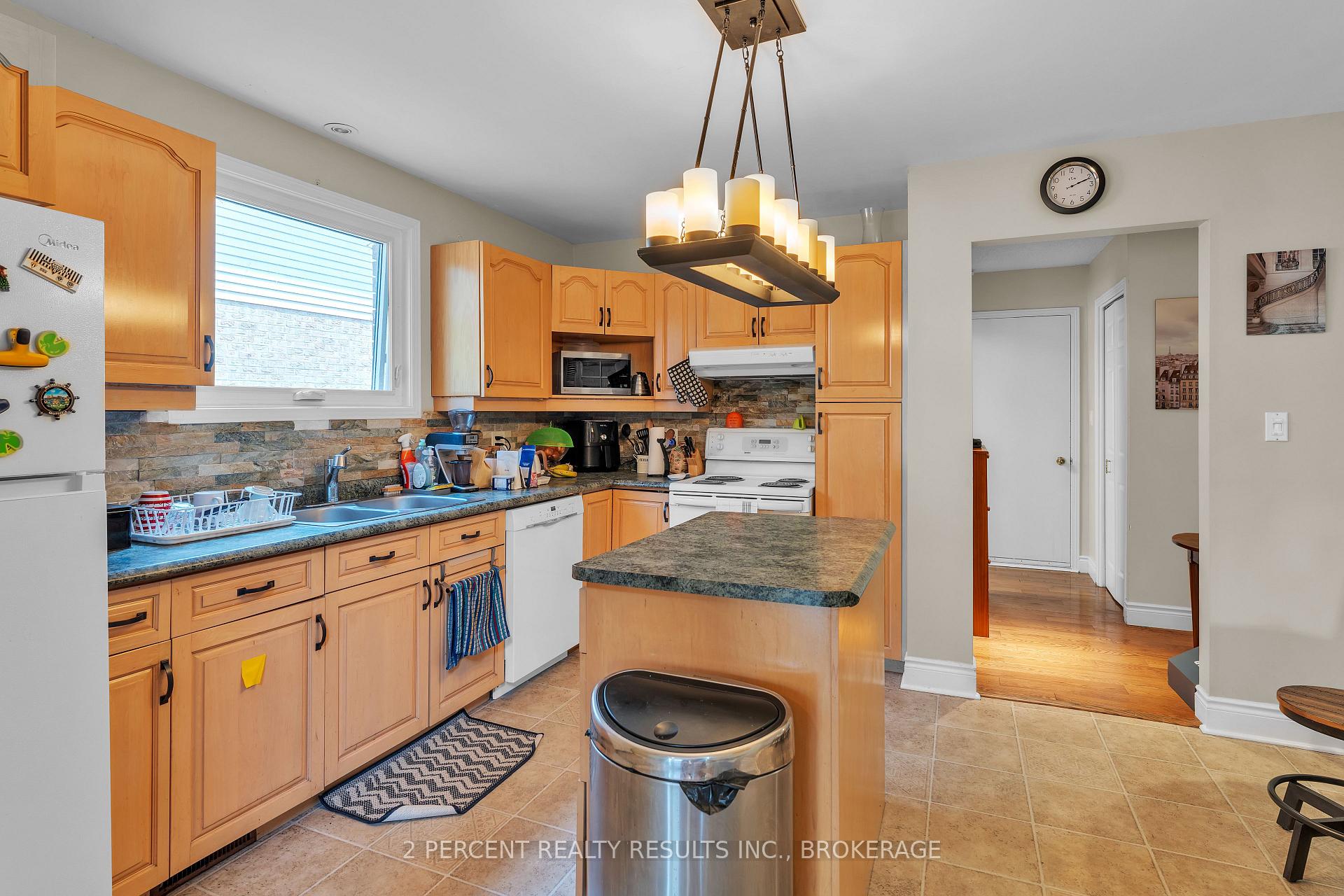 Photo 12 of 809 Muirfield Crescent, Kingston, East Gardiners Rd — HOMEH