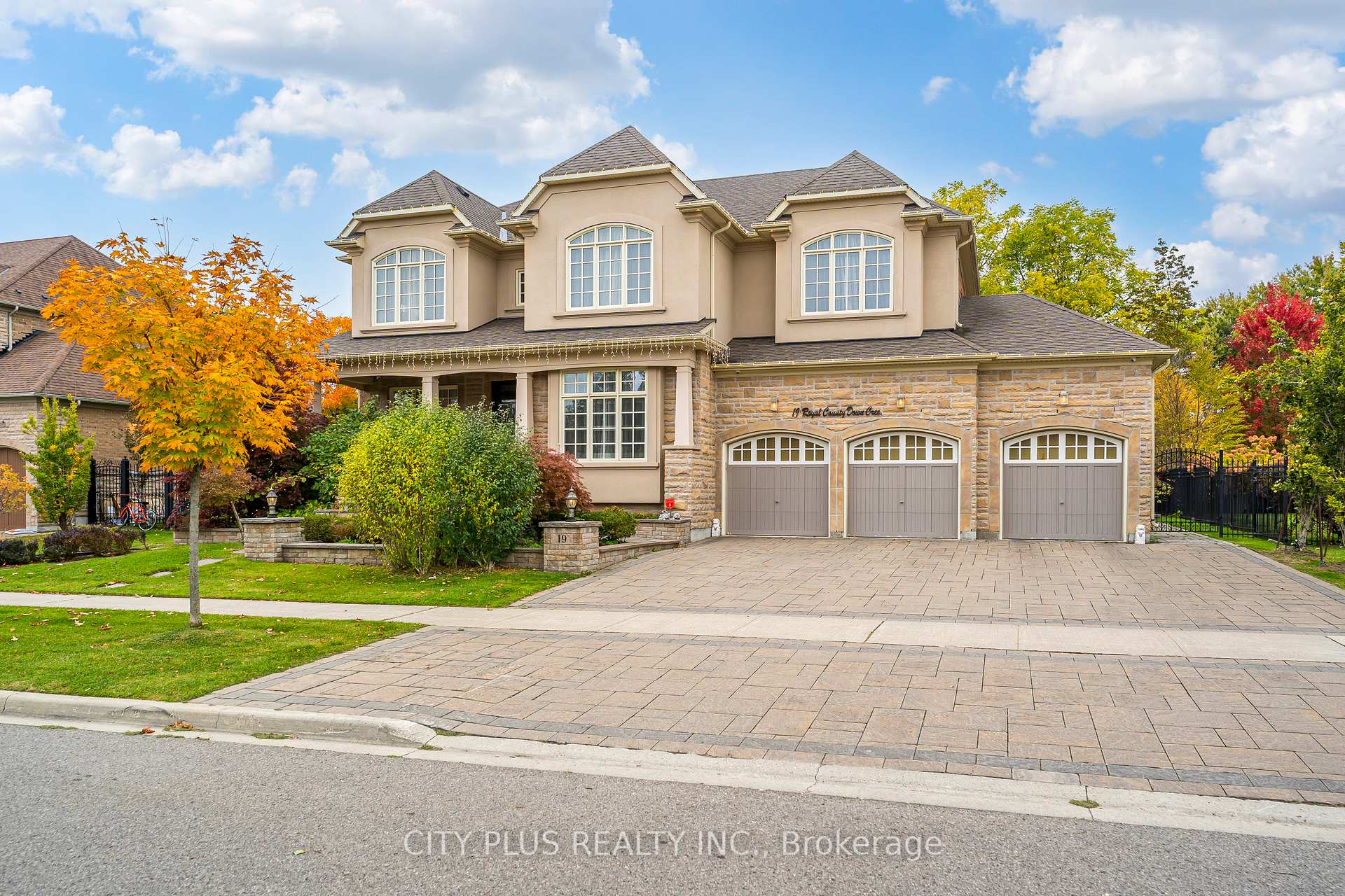 Photo 1 of 19 Royal County Down Crescent, Markham, Devil's Elbow — HOMEH