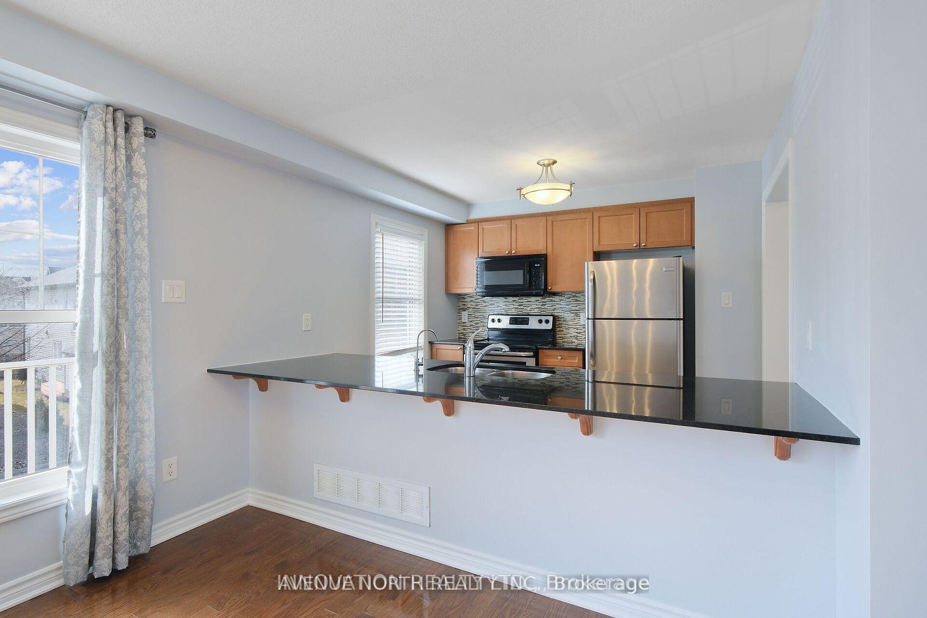 Photo 4 of 613 Foxlight Circle, Ottawa, Kanata - Emerald Meadows/Trailwest — HOMEH