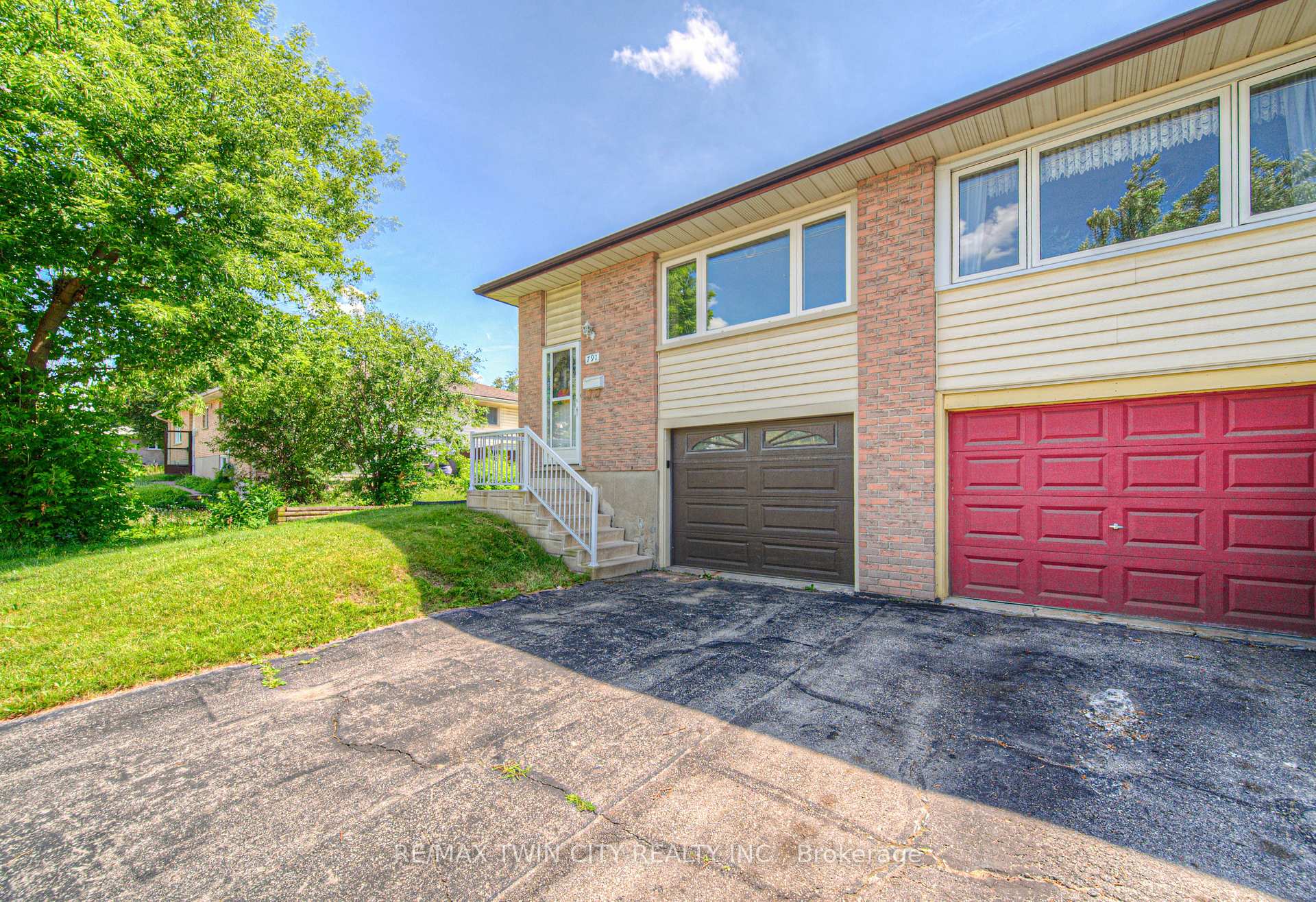 Photo 2 of 791 Doon Village Road, Kitchener — HOMEH