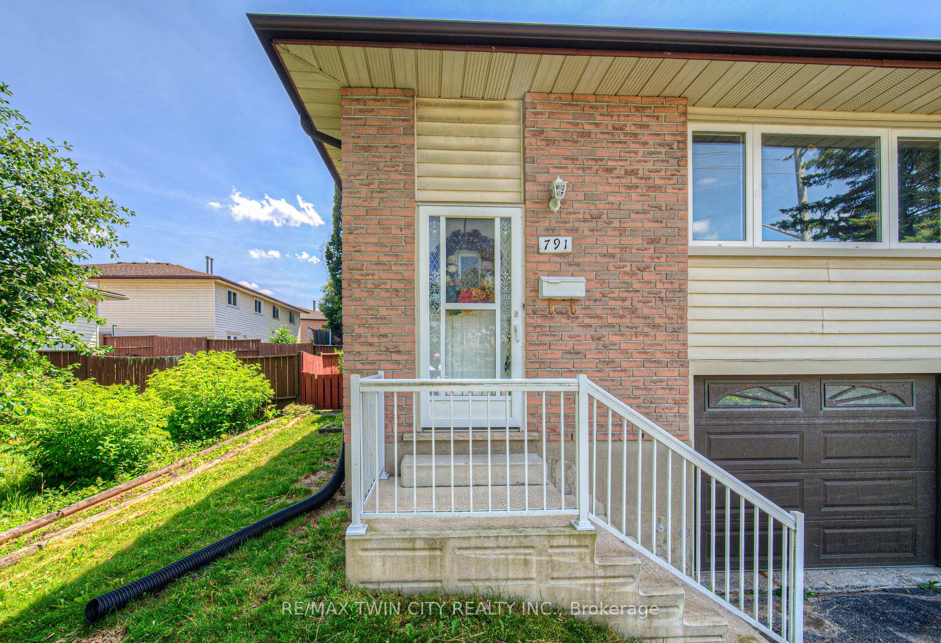 Photo 3 of 791 Doon Village Road, Kitchener — HOMEH