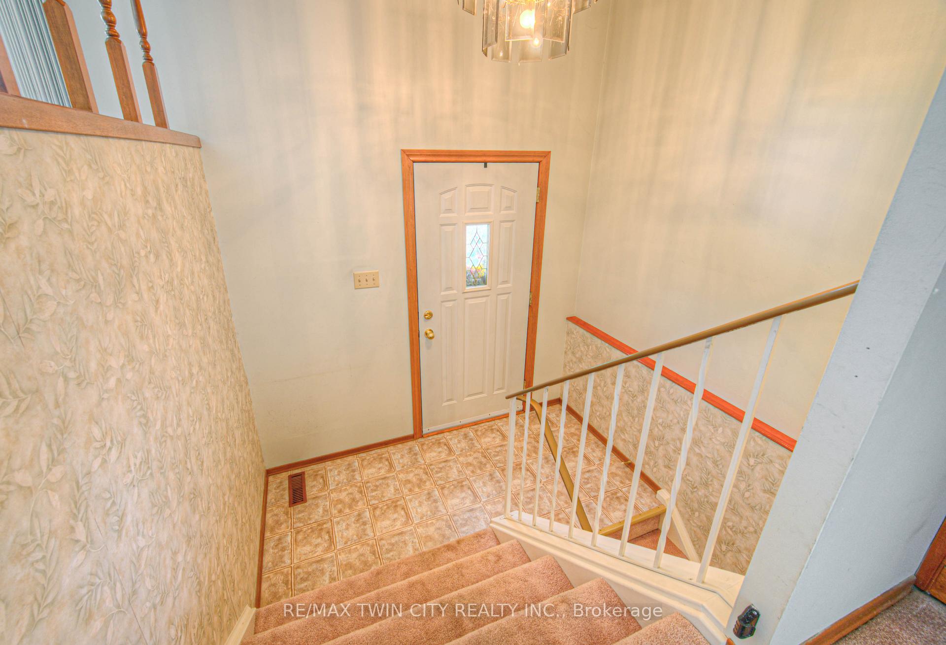 Photo 4 of 791 Doon Village Road, Kitchener — HOMEH