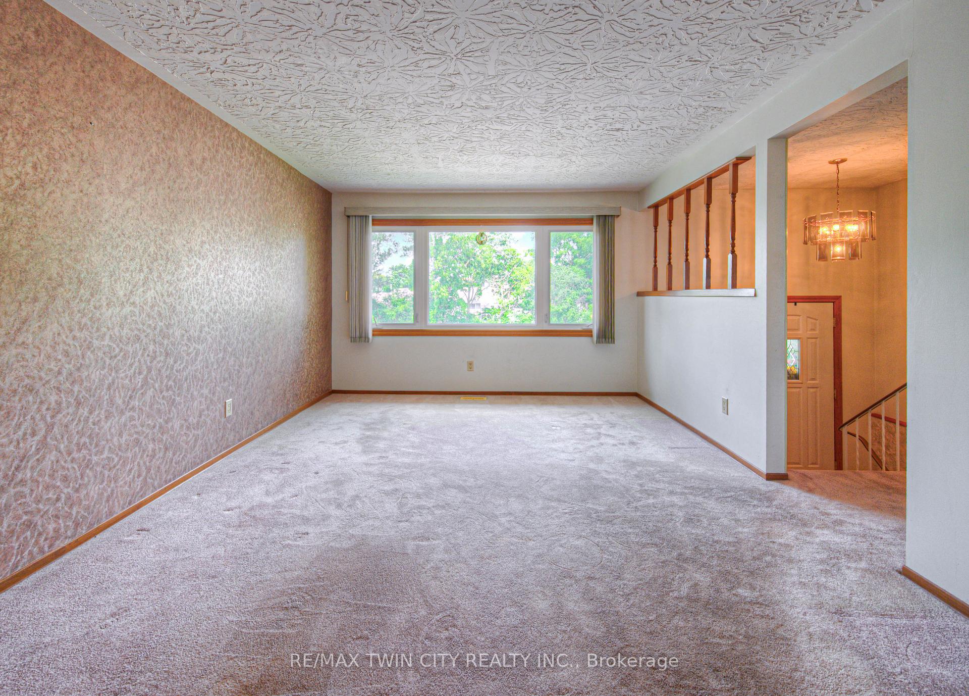 Photo 6 of 791 Doon Village Road, Kitchener — HOMEH