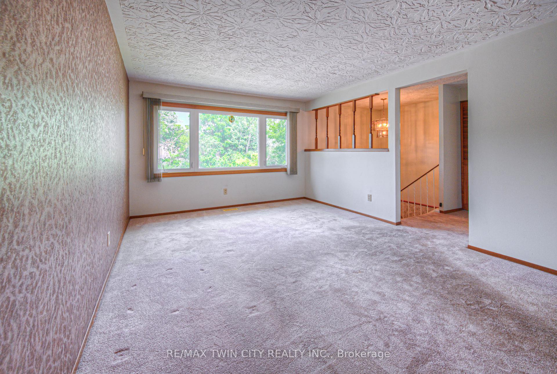 Photo 7 of 791 Doon Village Road, Kitchener — HOMEH