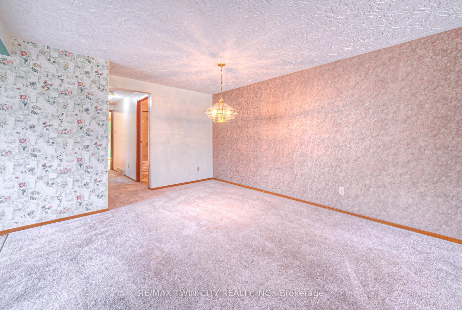Photo 9 of 791 Doon Village Road, Kitchener — HOMEH