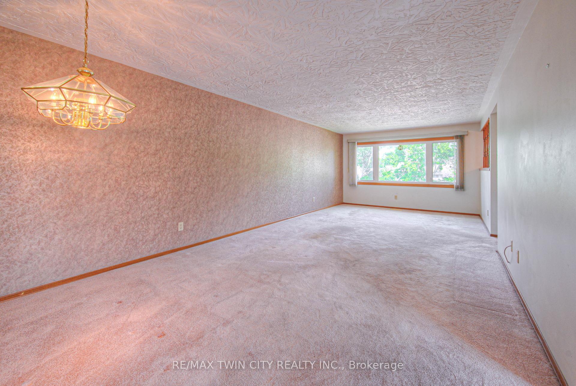 Photo 10 of 791 Doon Village Road, Kitchener — HOMEH