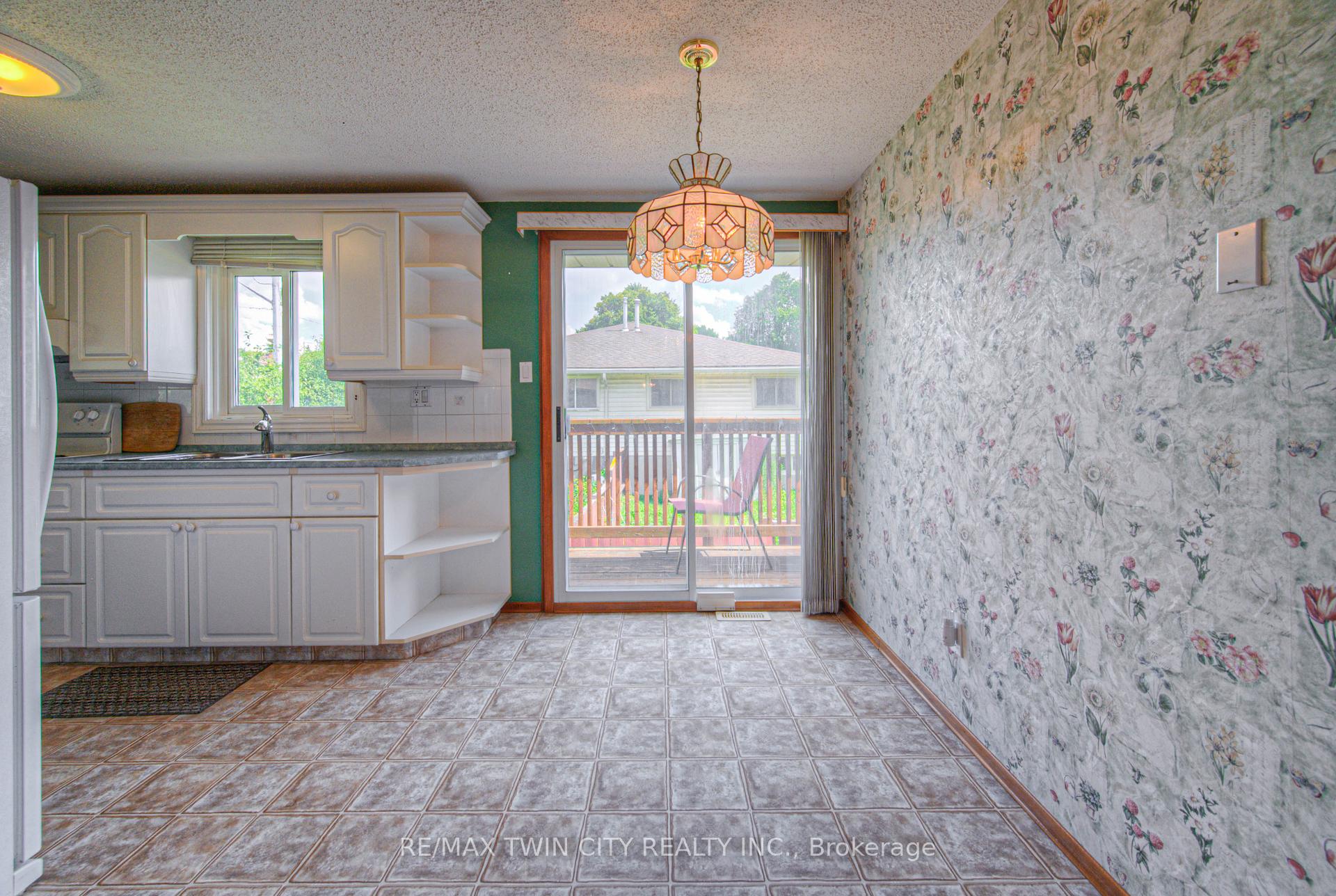 Photo 11 of 791 Doon Village Road, Kitchener — HOMEH