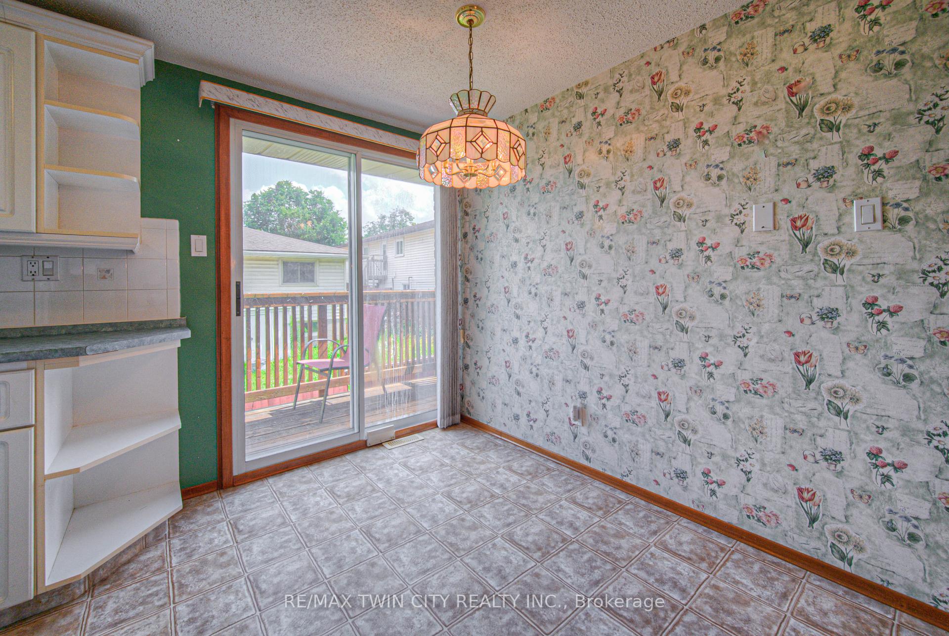 Photo 12 of 791 Doon Village Road, Kitchener — HOMEH