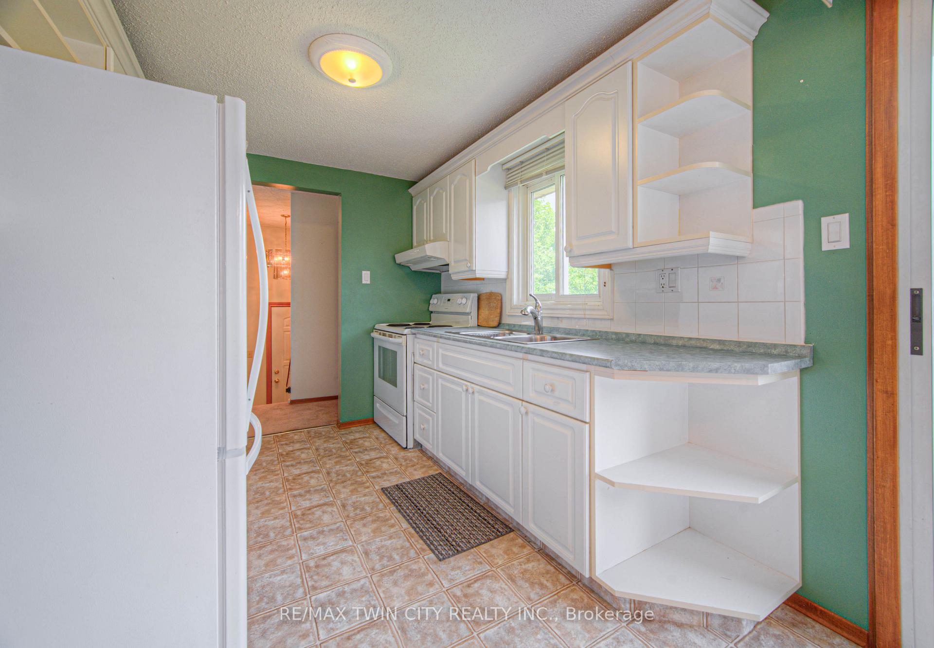 Photo 13 of 791 Doon Village Road, Kitchener — HOMEH
