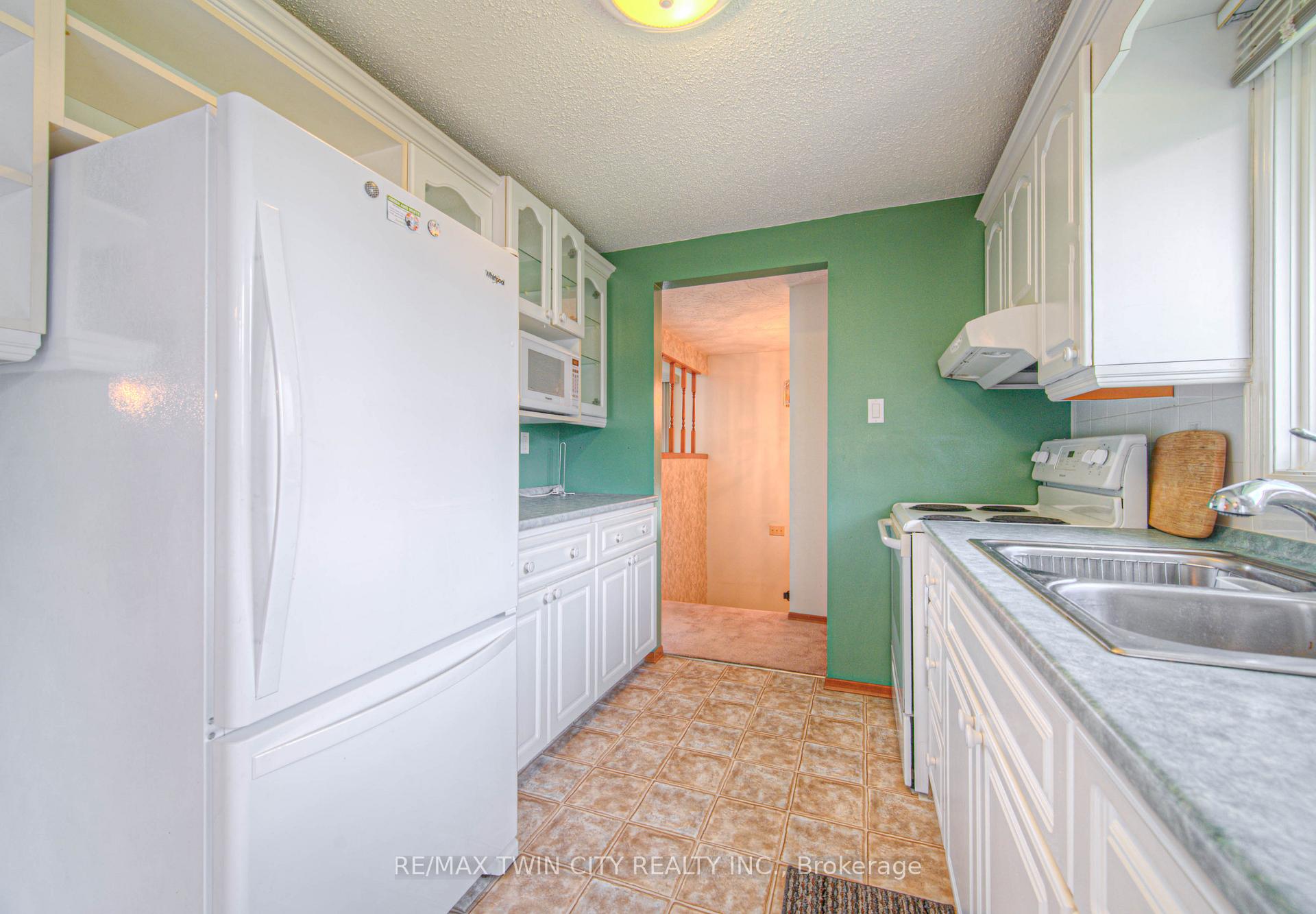 Photo 15 of 791 Doon Village Road, Kitchener — HOMEH