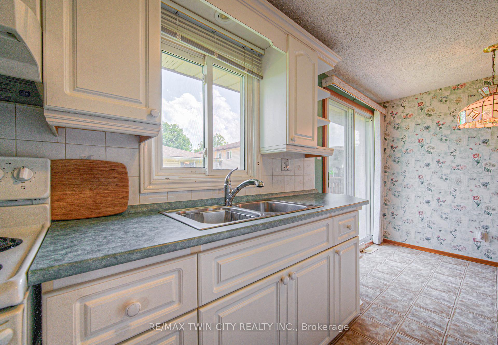 Photo 16 of 791 Doon Village Road, Kitchener — HOMEH