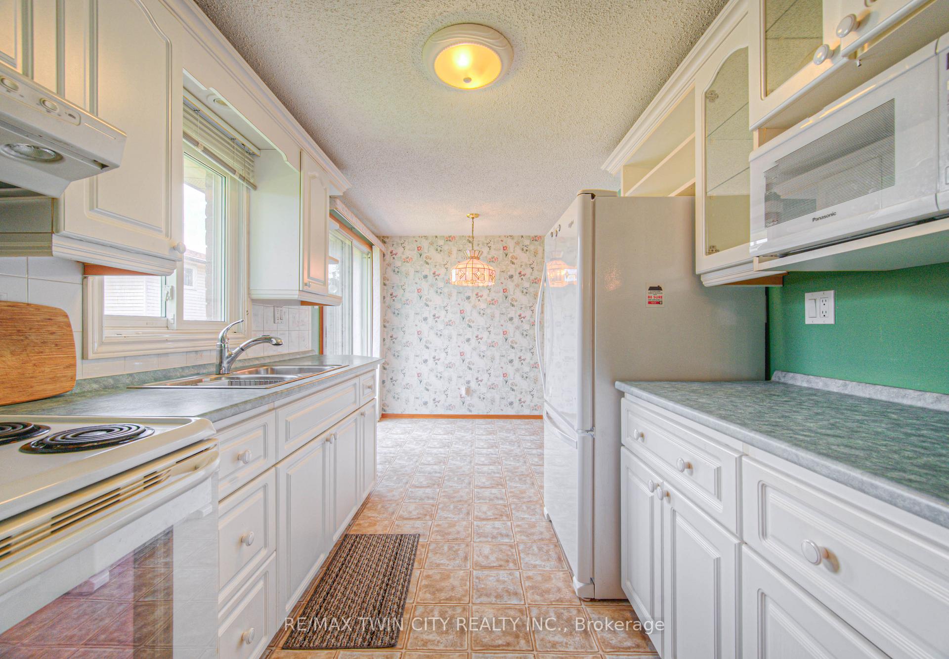 Photo 17 of 791 Doon Village Road, Kitchener — HOMEH