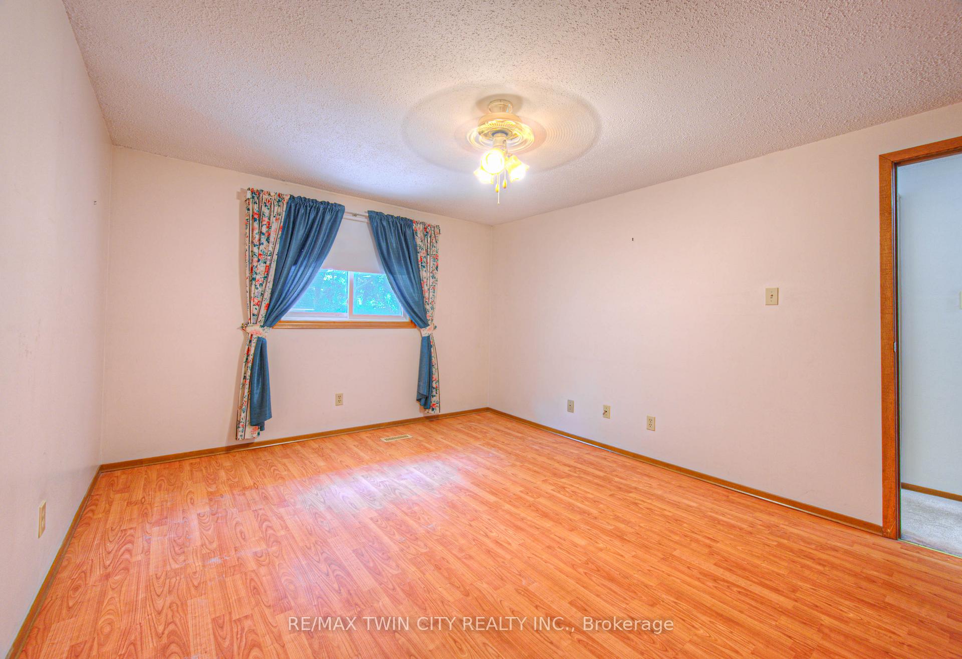 Photo 23 of 791 Doon Village Road, Kitchener — HOMEH