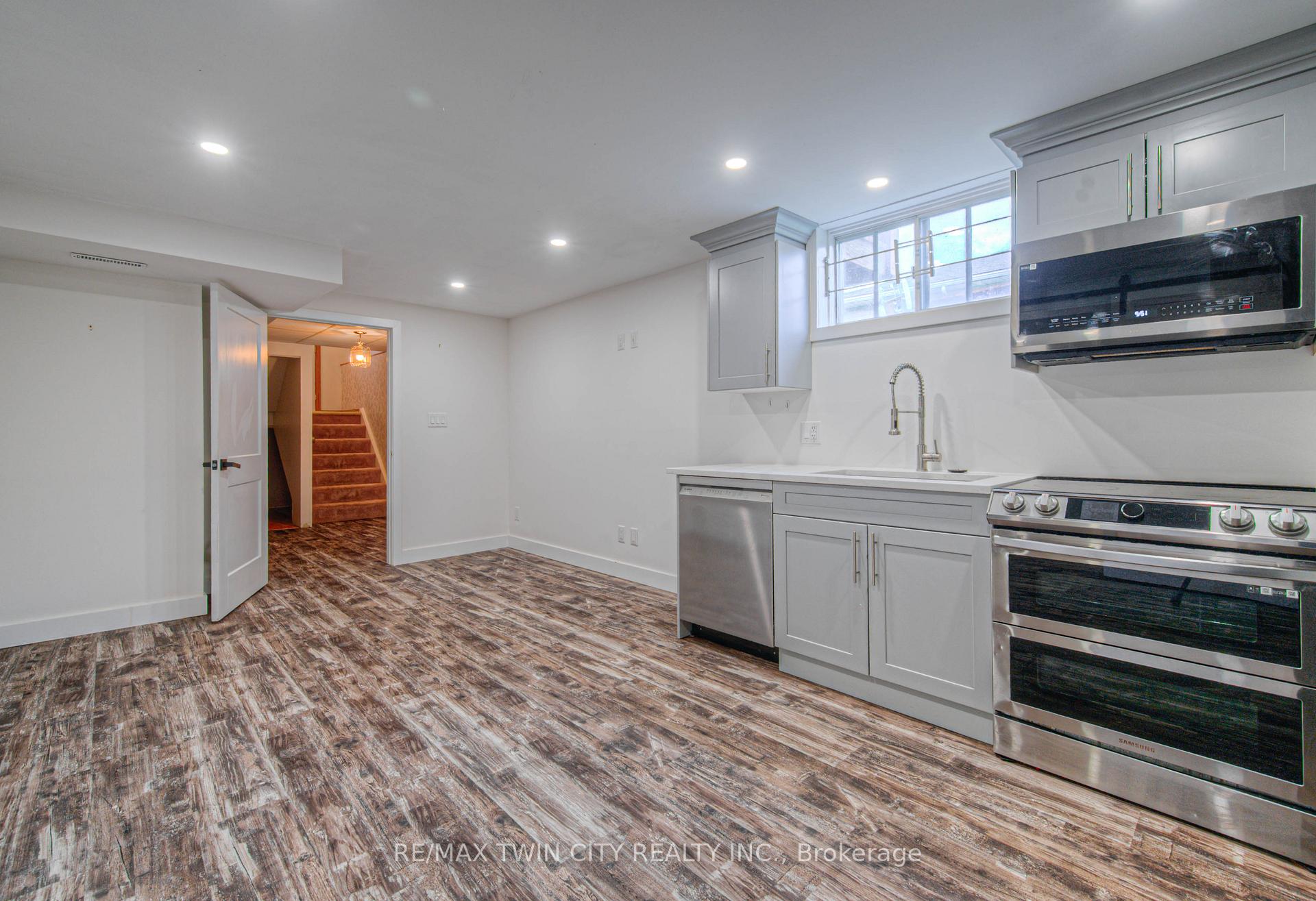 Photo 37 of 791 Doon Village Road, Kitchener — HOMEH