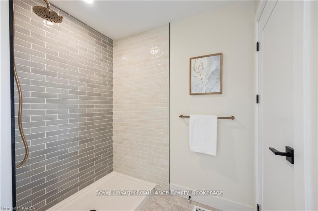 Photo 24 of 157 Mcdonough Crescent, Loyalist, Amherstview — HOMEH