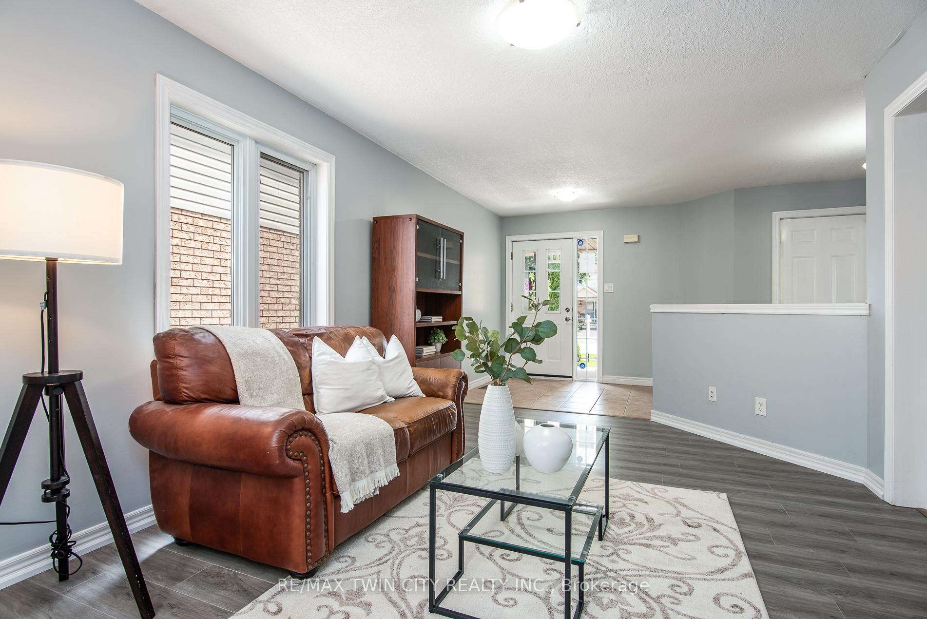 Photo 5 of 475 Doon South Drive, Kitchener — HOMEH