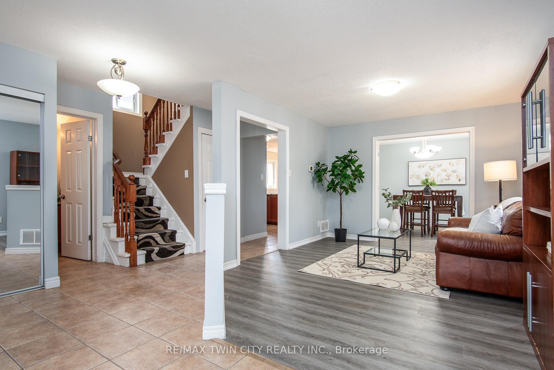Photo 6 of 475 Doon South Drive, Kitchener — HOMEH