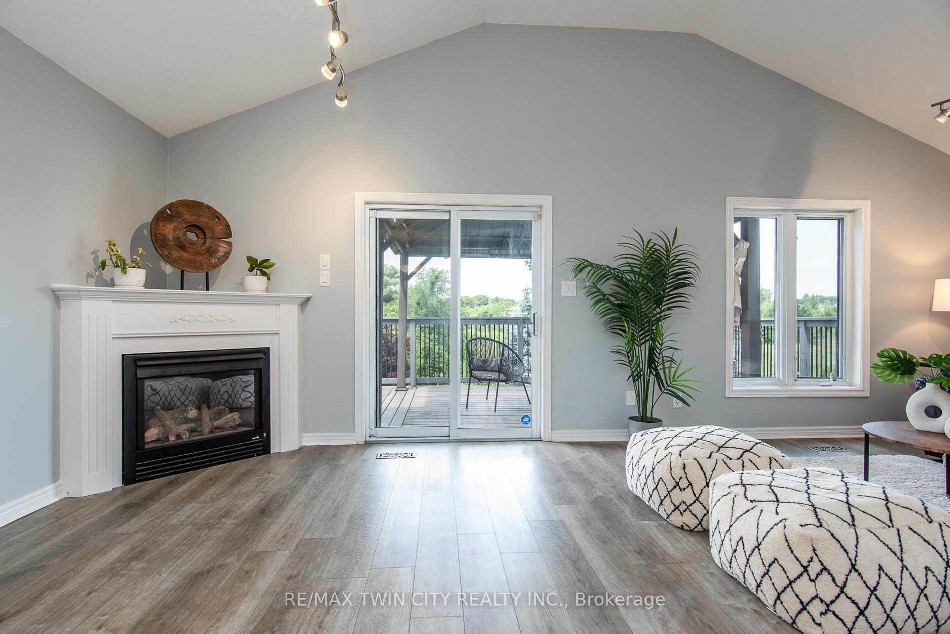 Photo 14 of 475 Doon South Drive, Kitchener — HOMEH