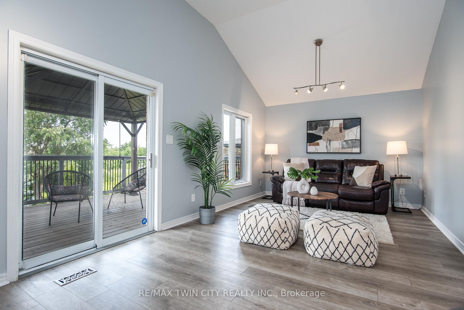 Photo 15 of 475 Doon South Drive, Kitchener — HOMEH
