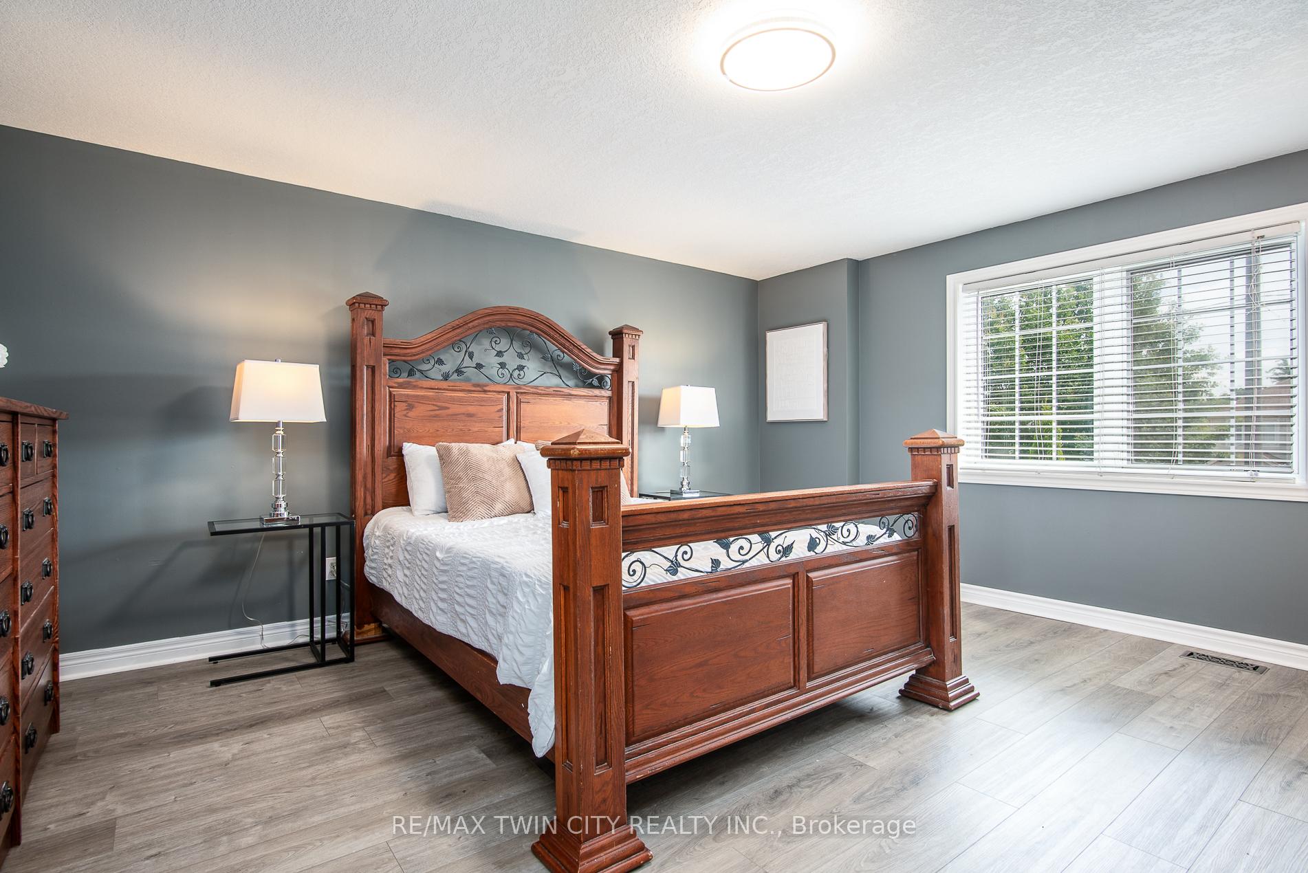 Photo 21 of 475 Doon South Drive, Kitchener — HOMEH