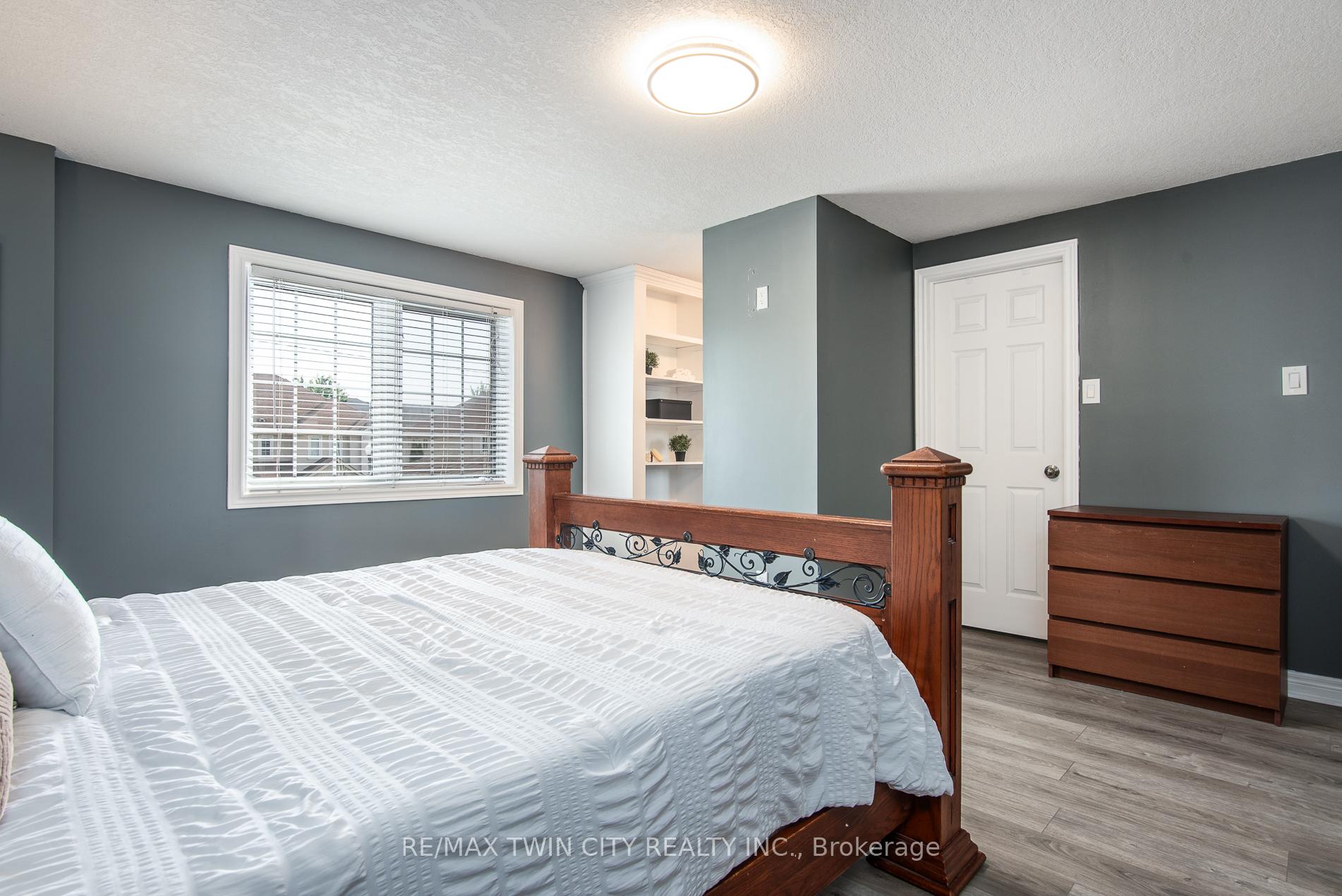Photo 22 of 475 Doon South Drive, Kitchener — HOMEH