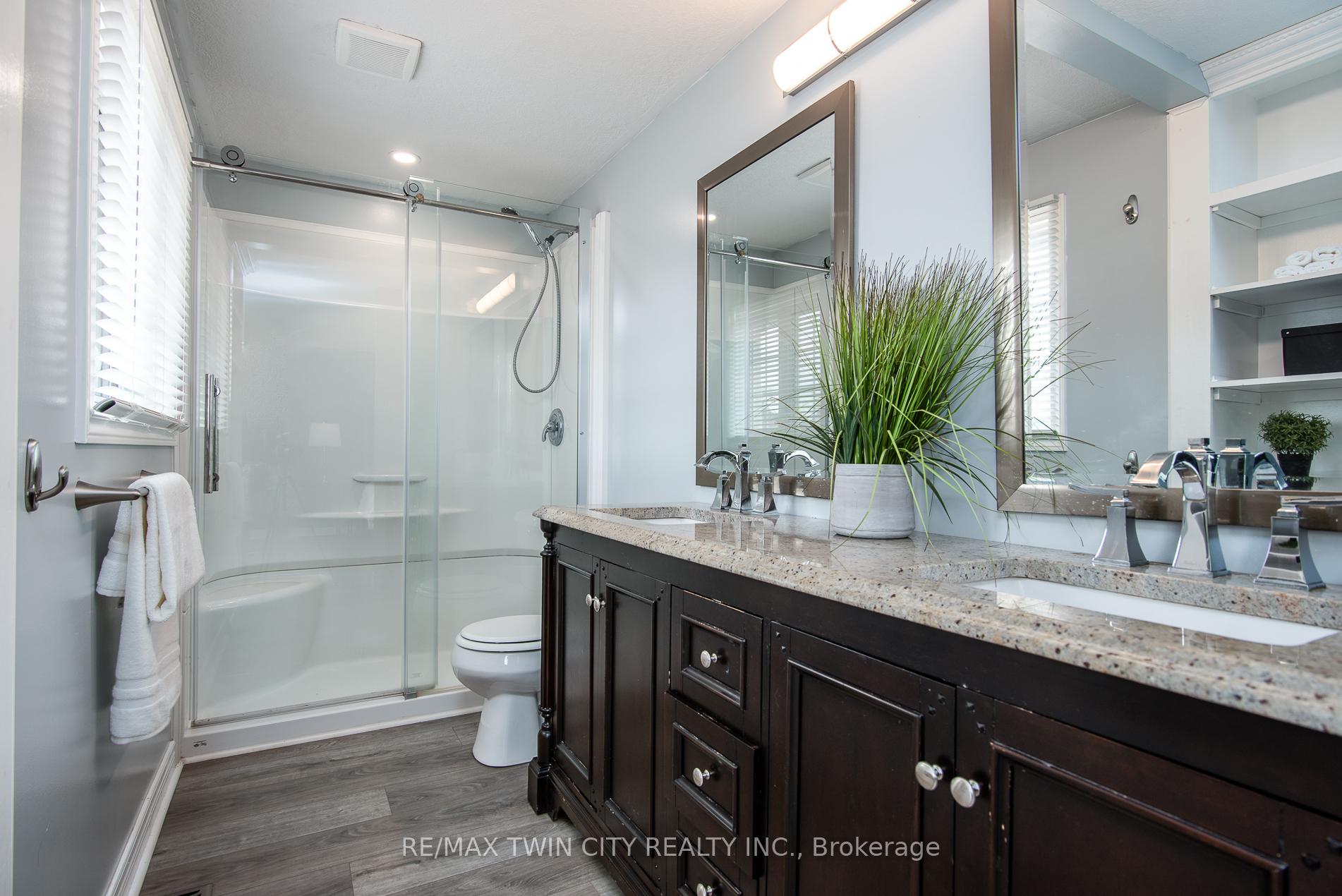 Photo 23 of 475 Doon South Drive, Kitchener — HOMEH