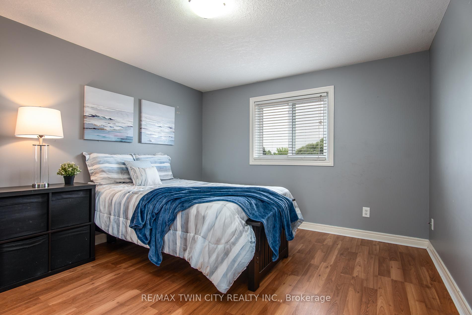Photo 24 of 475 Doon South Drive, Kitchener — HOMEH