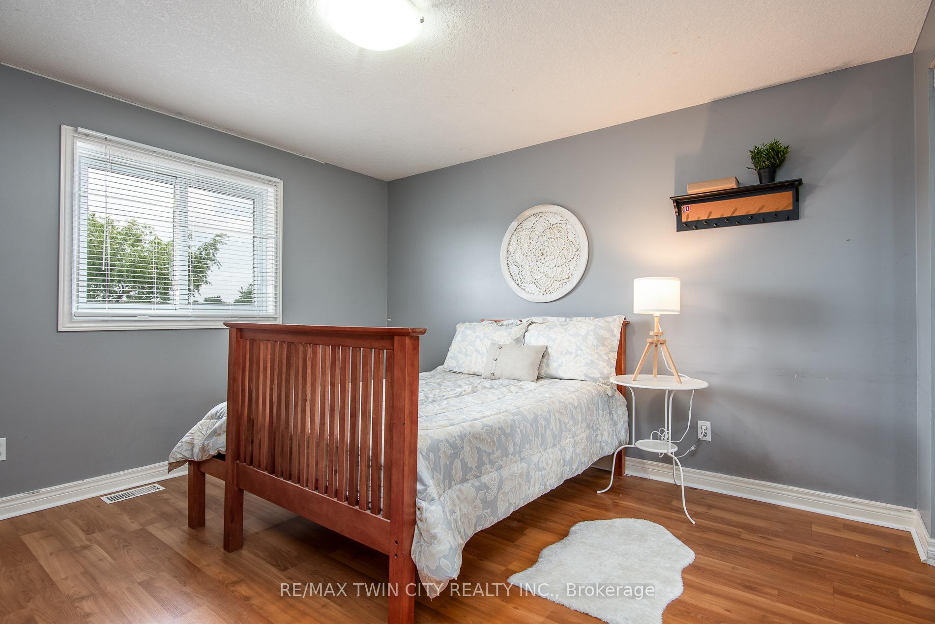 Photo 25 of 475 Doon South Drive, Kitchener — HOMEH