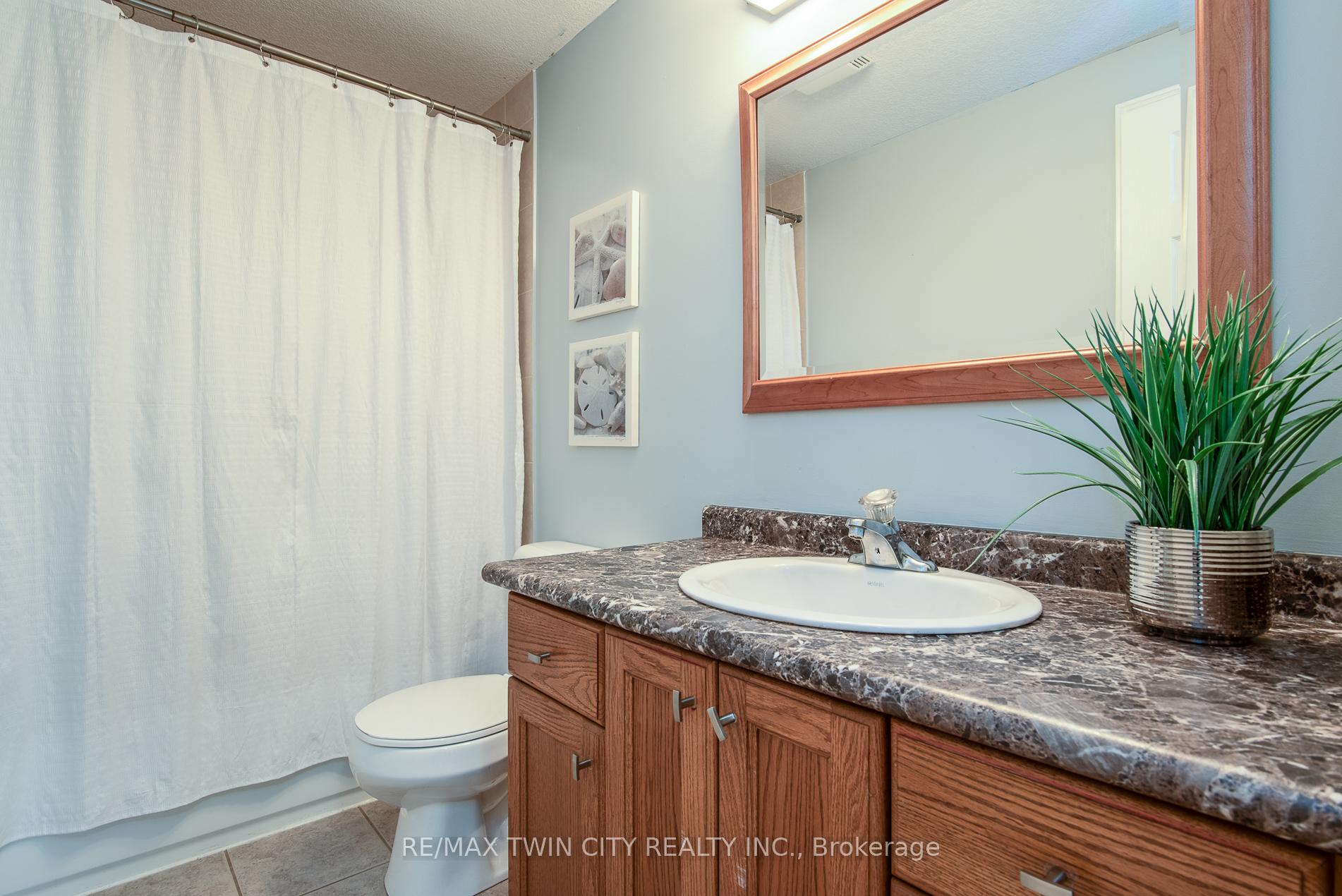 Photo 26 of 475 Doon South Drive, Kitchener — HOMEH