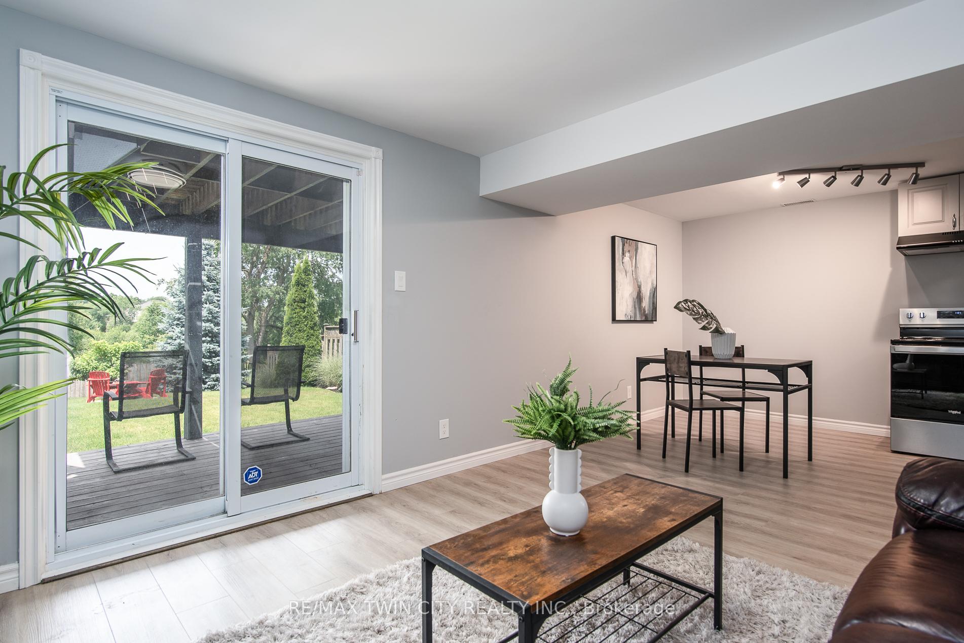 Photo 30 of 475 Doon South Drive, Kitchener — HOMEH