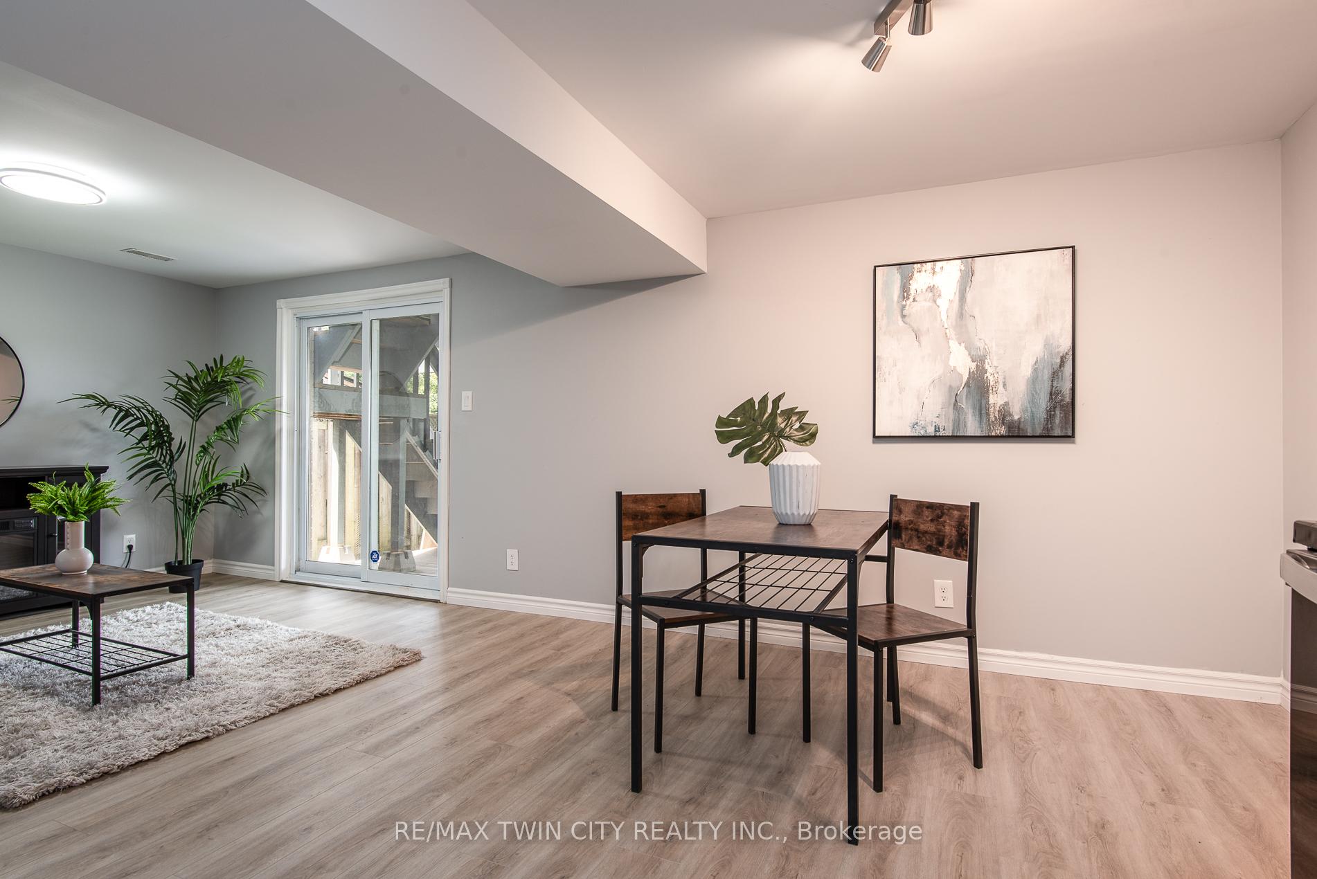 Photo 31 of 475 Doon South Drive, Kitchener — HOMEH