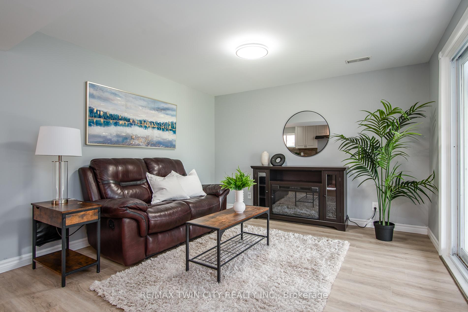Photo 32 of 475 Doon South Drive, Kitchener — HOMEH
