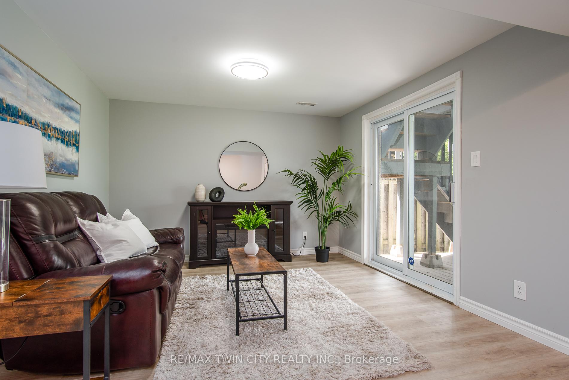 Photo 33 of 475 Doon South Drive, Kitchener — HOMEH