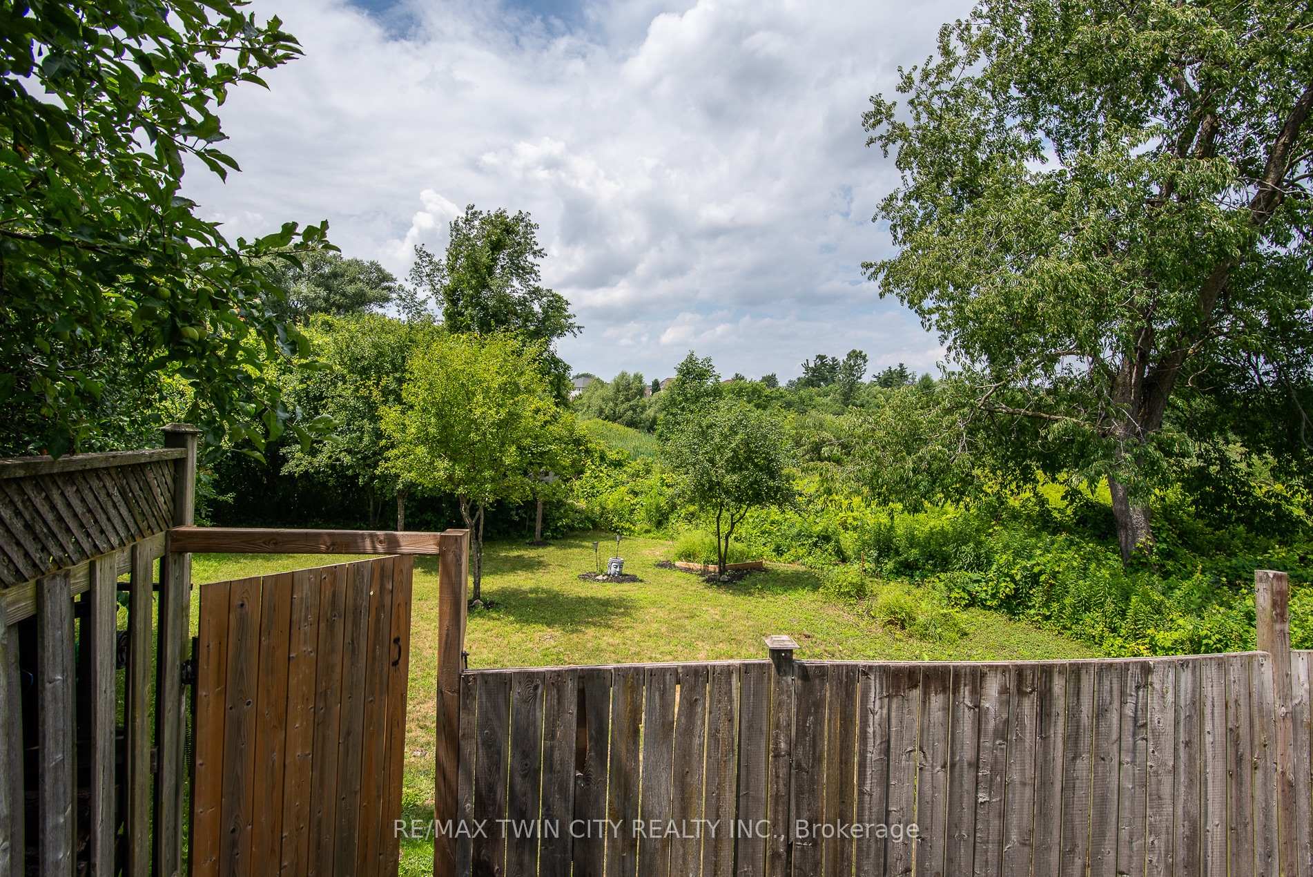 Photo 40 of 475 Doon South Drive, Kitchener — HOMEH