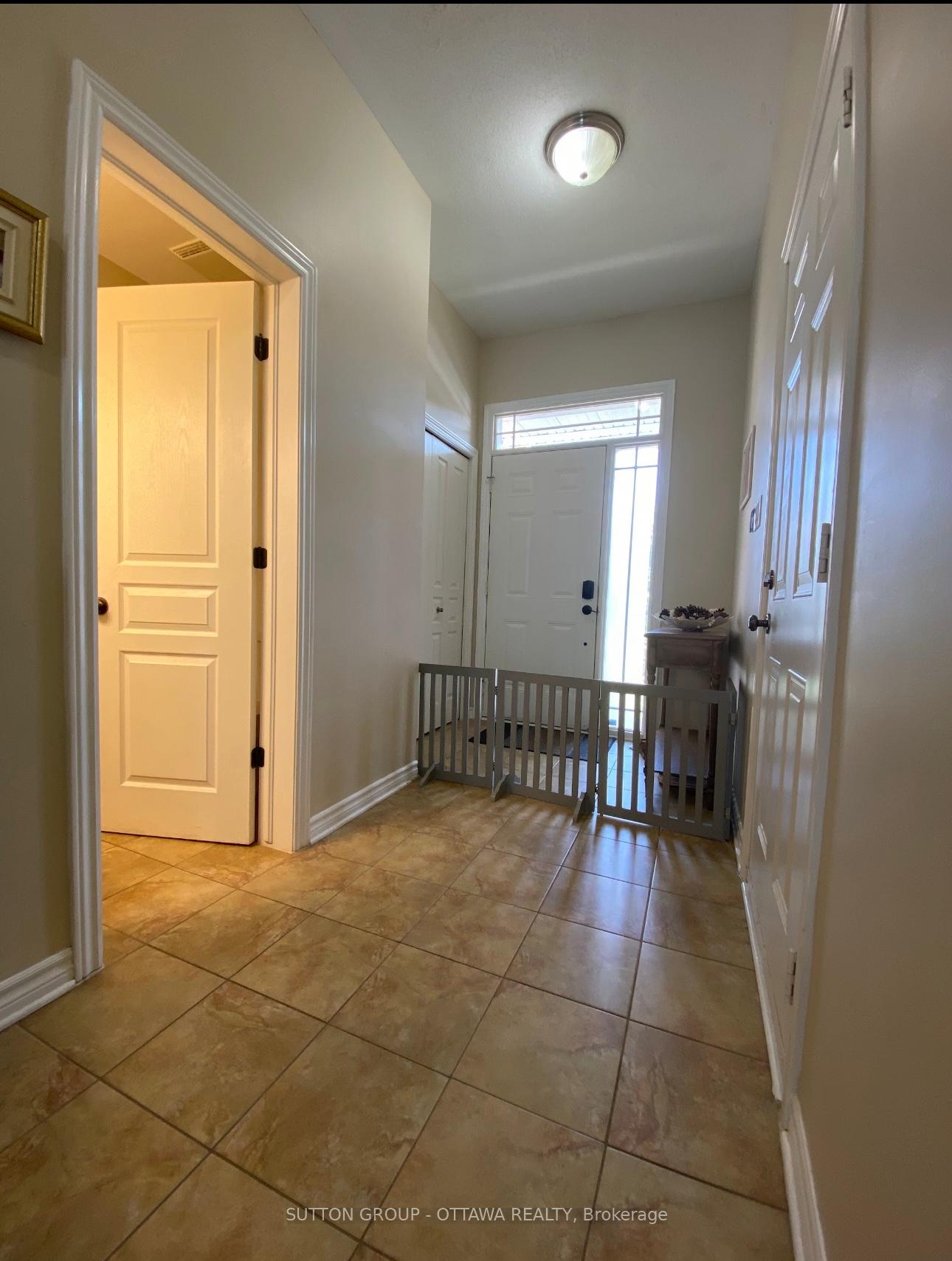 Photo 3 of 461 Celtic Ridge Crescent, Ottawa, Kanata - Morgan's Grant/South March — HOMEH