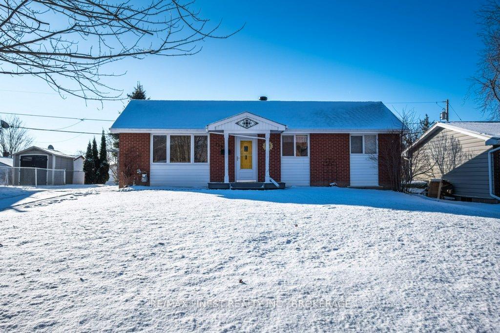 Photo 1 of 218 Amherst Drive, Loyalist, Amherstview — HOMEH