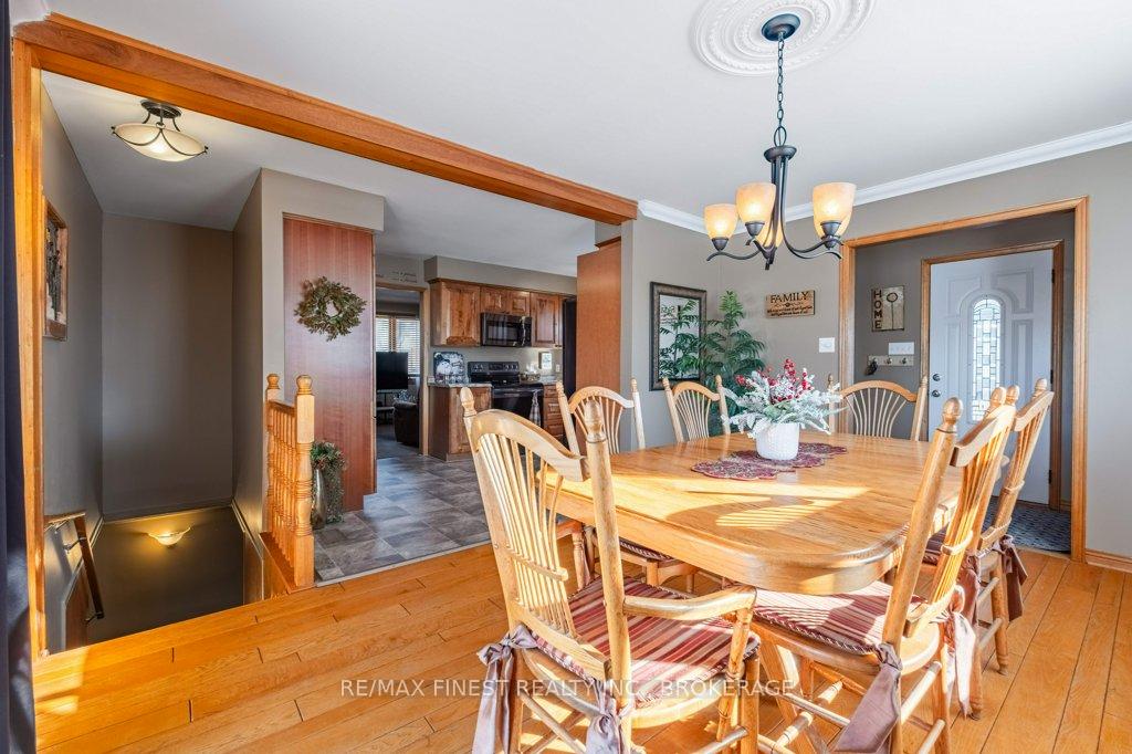 Photo 7 of 218 Amherst Drive, Loyalist, Amherstview — HOMEH