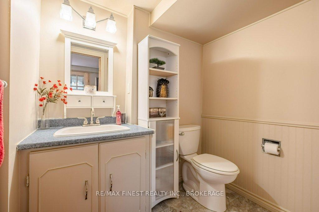 Photo 18 of 218 Amherst Drive, Loyalist, Amherstview — HOMEH