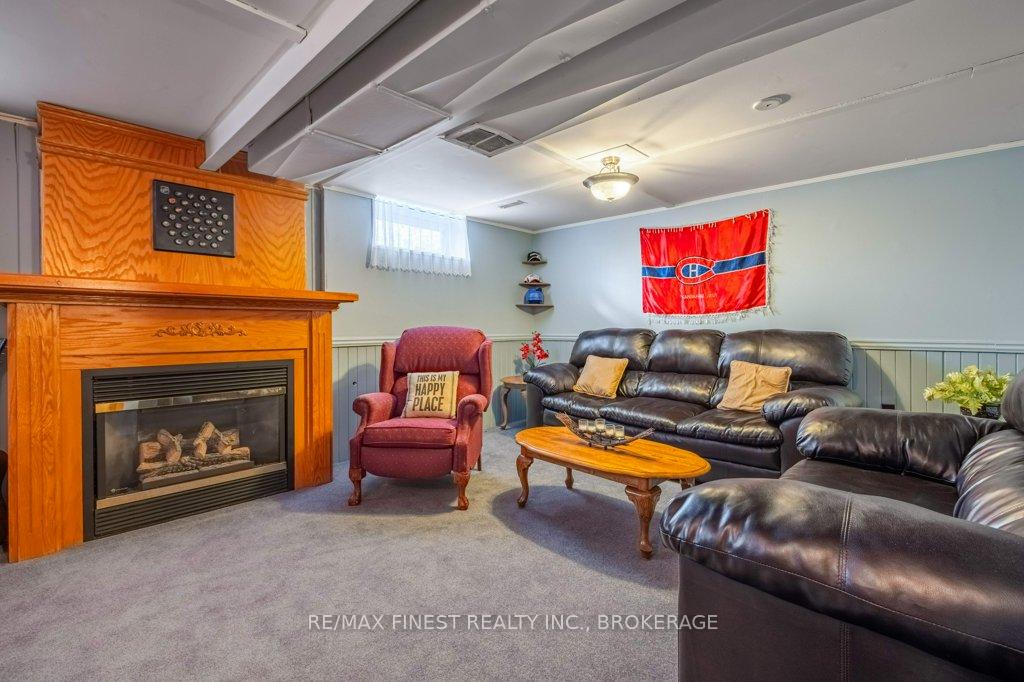 Photo 19 of 218 Amherst Drive, Loyalist, Amherstview — HOMEH