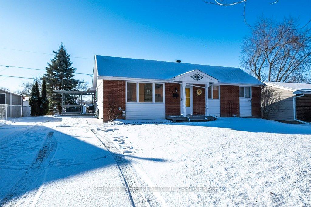 Photo 23 of 218 Amherst Drive, Loyalist, Amherstview — HOMEH