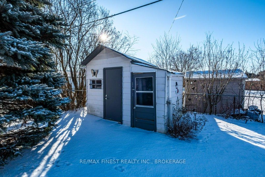 Photo 32 of 218 Amherst Drive, Loyalist, Amherstview — HOMEH