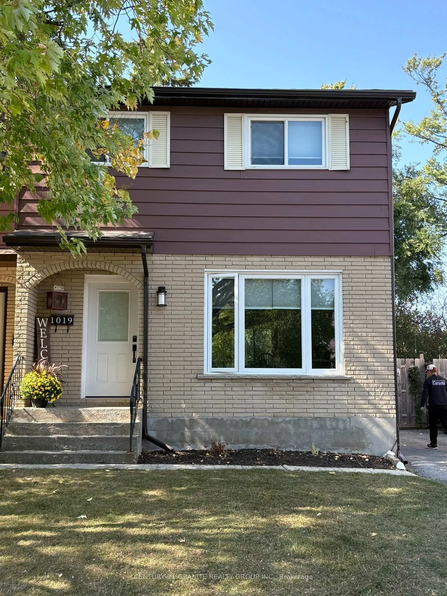 Photo 2 of 1019 Sprucewood Crescent, Kingston, City Northwest — HOMEH