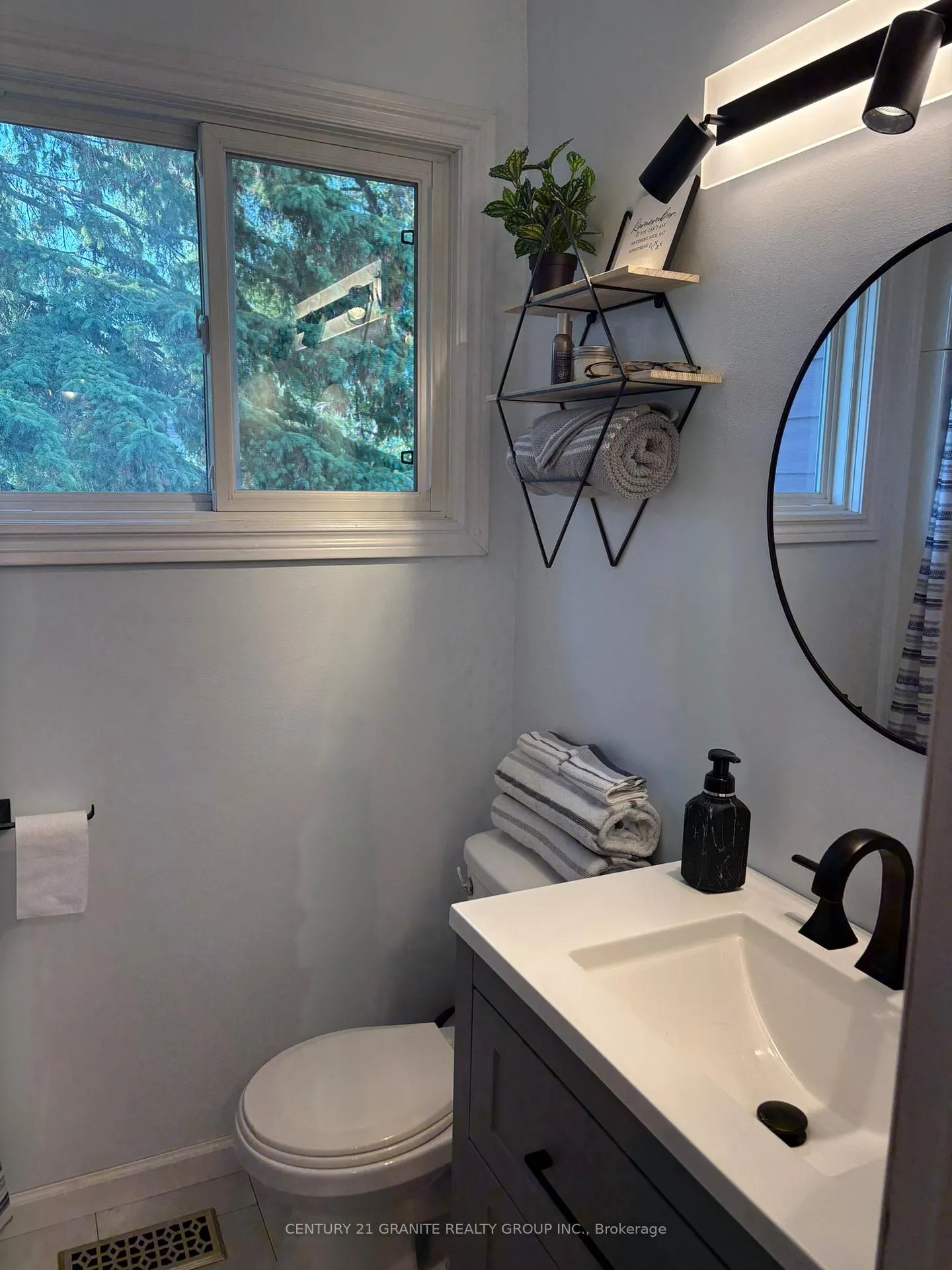 Photo 19 of 1019 Sprucewood Crescent, Kingston, City Northwest — HOMEH