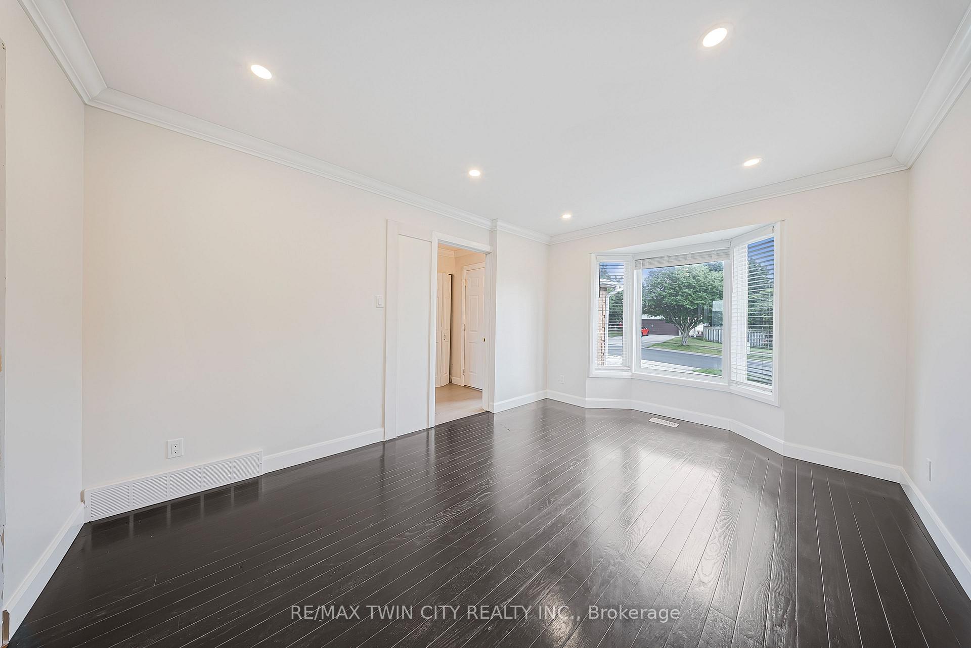 Photo 6 of 40 Ebydale Drive, Kitchener — HOMEH