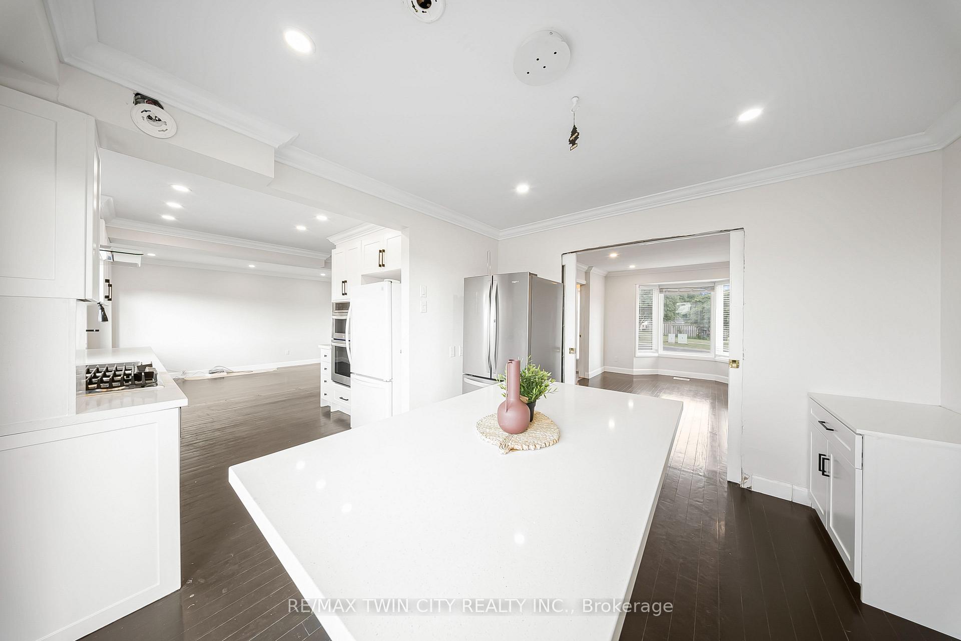 Photo 10 of 40 Ebydale Drive, Kitchener — HOMEH