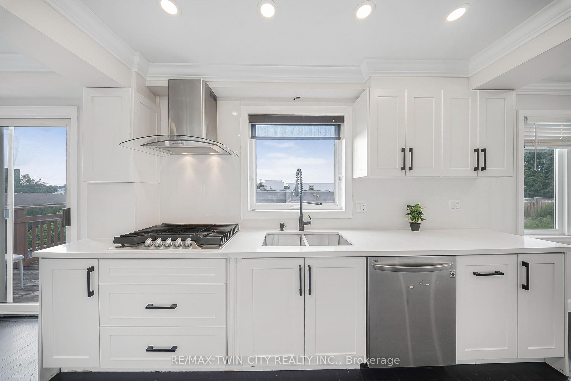 Photo 12 of 40 Ebydale Drive, Kitchener — HOMEH