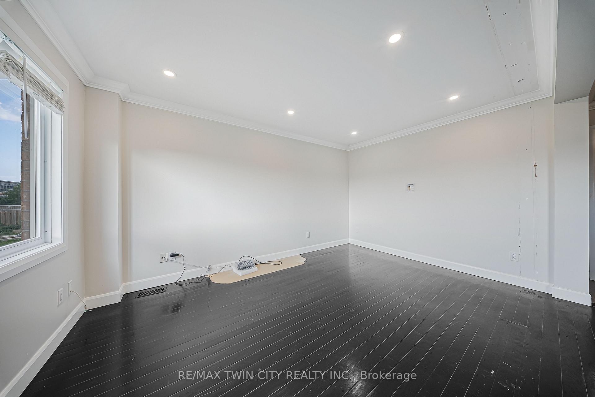 Photo 15 of 40 Ebydale Drive, Kitchener — HOMEH